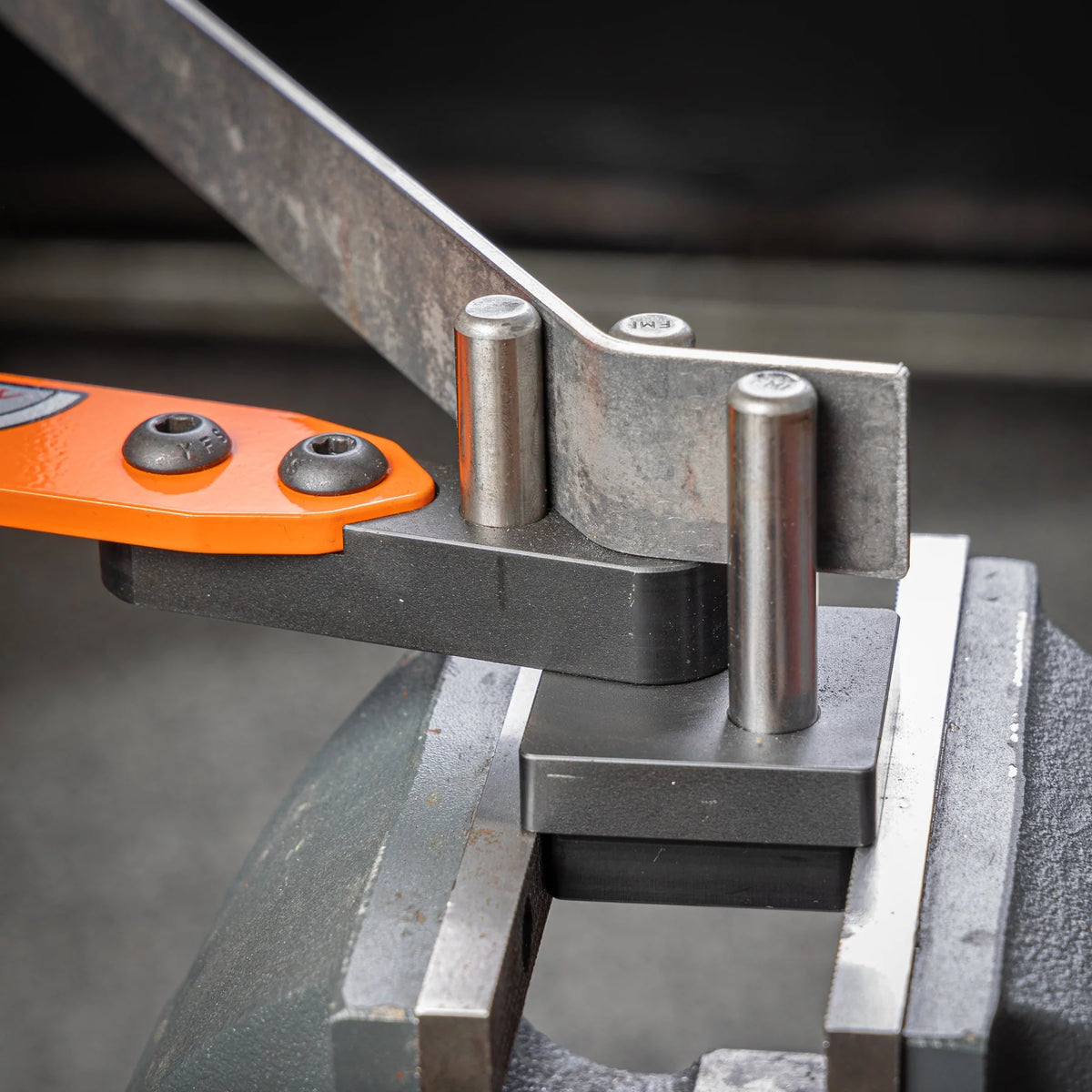TMR Customs - THE MACHETE – Cintreuse pour tiges et barres plates